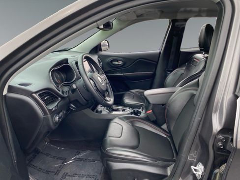 Used 2019 Jeep Cherokee Trailhawk w/ Comfort/Convenience Group AWD/4WD image 9