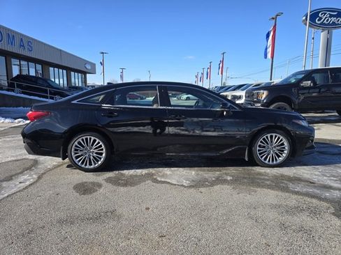 Used 2020 Toyota Avalon Limited image 2