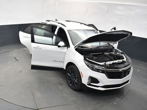 Used 2023 Chevrolet Equinox RS image 18