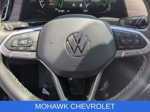 Used 2025 Volkswagen Atlas SEL image 12