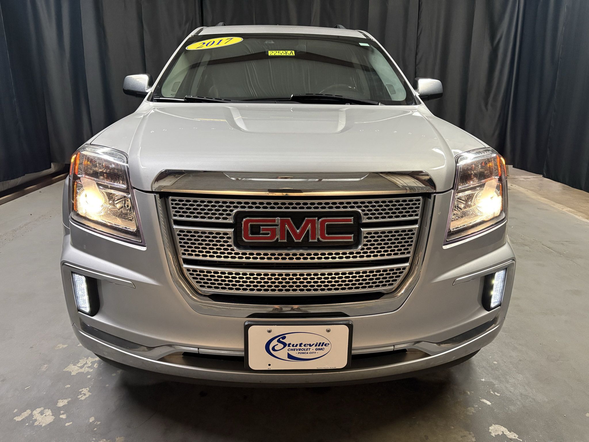 Used 2017 GMC Terrain Denali FWD image 2