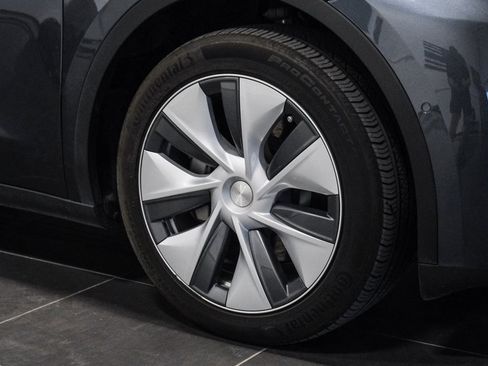 Used 2022 Tesla Model Y Long Range image 58