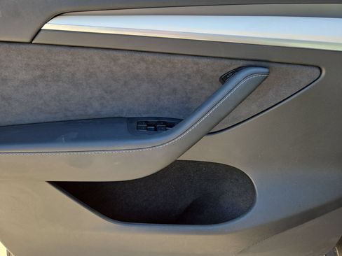 Used 2025 Tesla Model Y Long Range AWD/4WD image 15