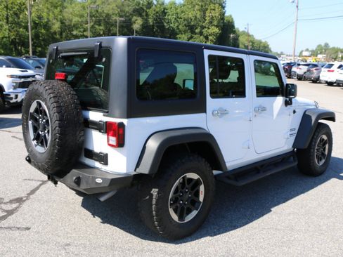 Used 2017 Jeep Wrangler Unlimited Sport w/ Connectivity Group AWD/4WD image 7
