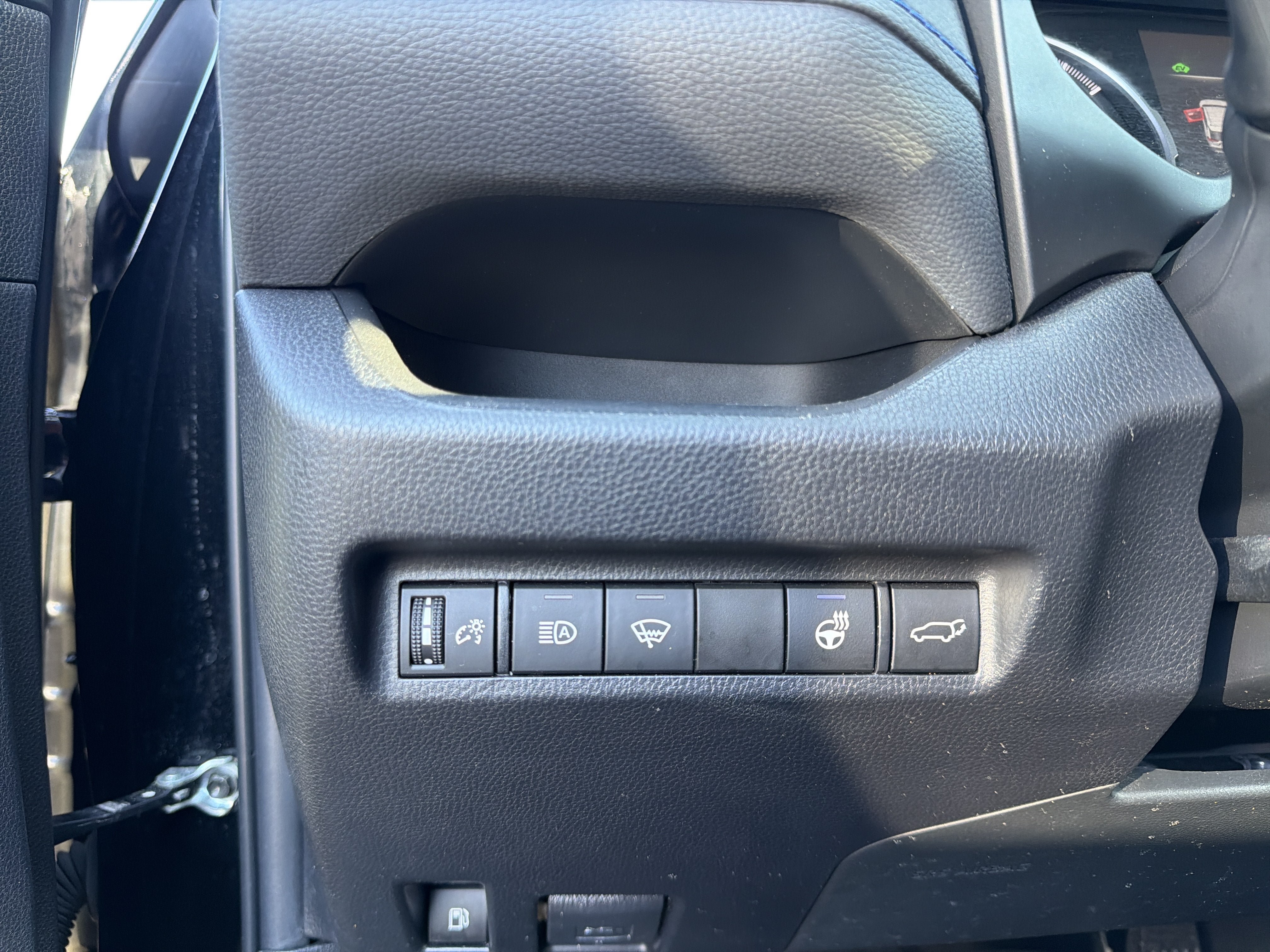 Used 2022 Toyota RAV4 SE w/ Convenience Package AWD/4WD image 17