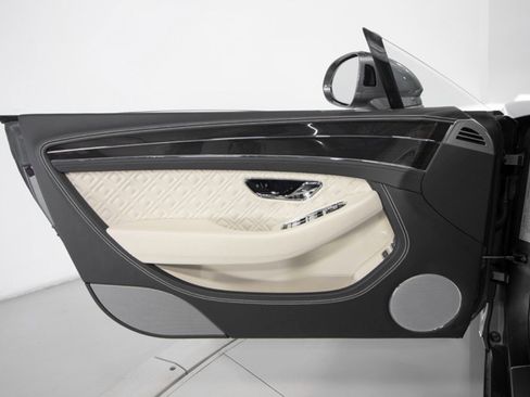 Used 2021 Bentley Continental GT image 36