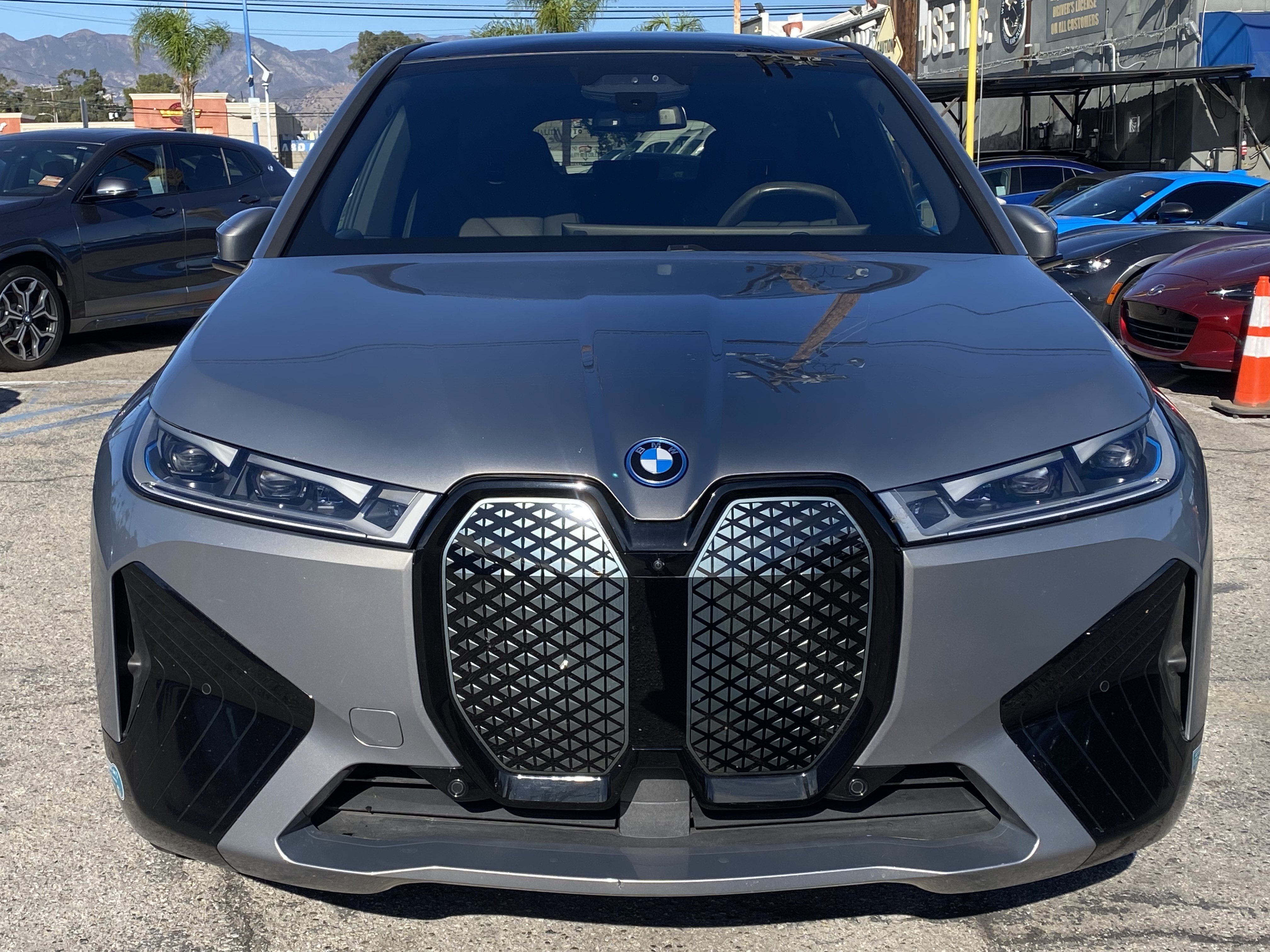 Used 2024 BMW iX xDrive50 w/ Premium Package AWD/4WD image 3