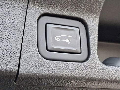 Used 2022 GMC Acadia AT4 w/ Technology Package image 30