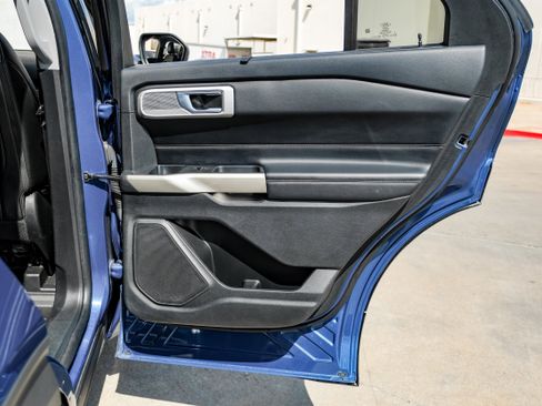 Used 2022 Ford Explorer Limited image 45
