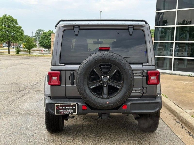 Used 2021 Jeep Wrangler Unlimited Sahara AWD/4WD image 4