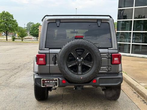 Used 2021 Jeep Wrangler Unlimited Sahara AWD/4WD image 4
