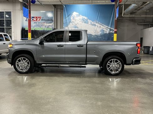 Used 2019 Chevrolet Silverado 1500 Custom w/ Custom Value Package image 2