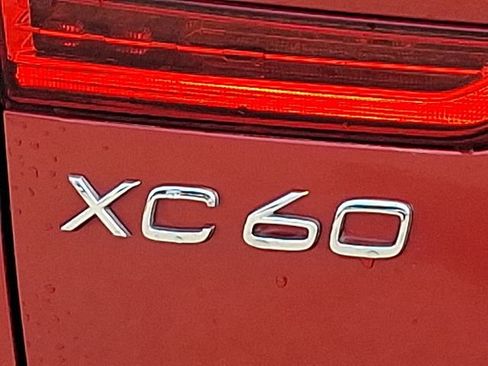 Used 2024 Volvo XC60 B5 Plus w/ Climate Package image 29