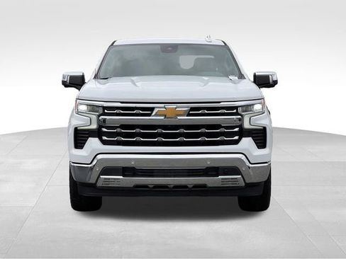 Used 2022 Chevrolet Silverado 1500 LTZ w/ Z71 Off-Road Package AWD/4WD image 8