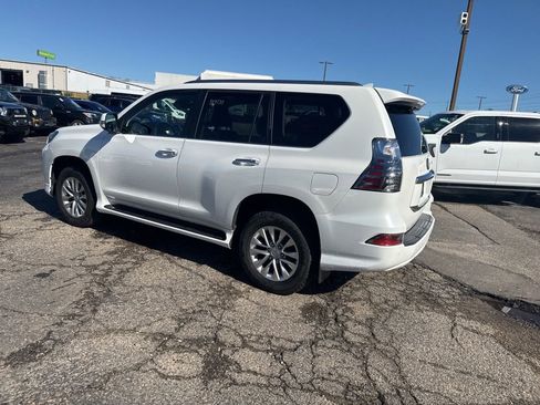 Used 2020 Lexus GX 460 Premium w/ Premium Package image 9