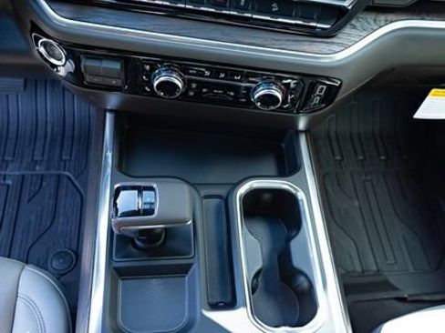 New 2026 GMC Sierra 1500 SLT w/ SLT Premium Package image 10