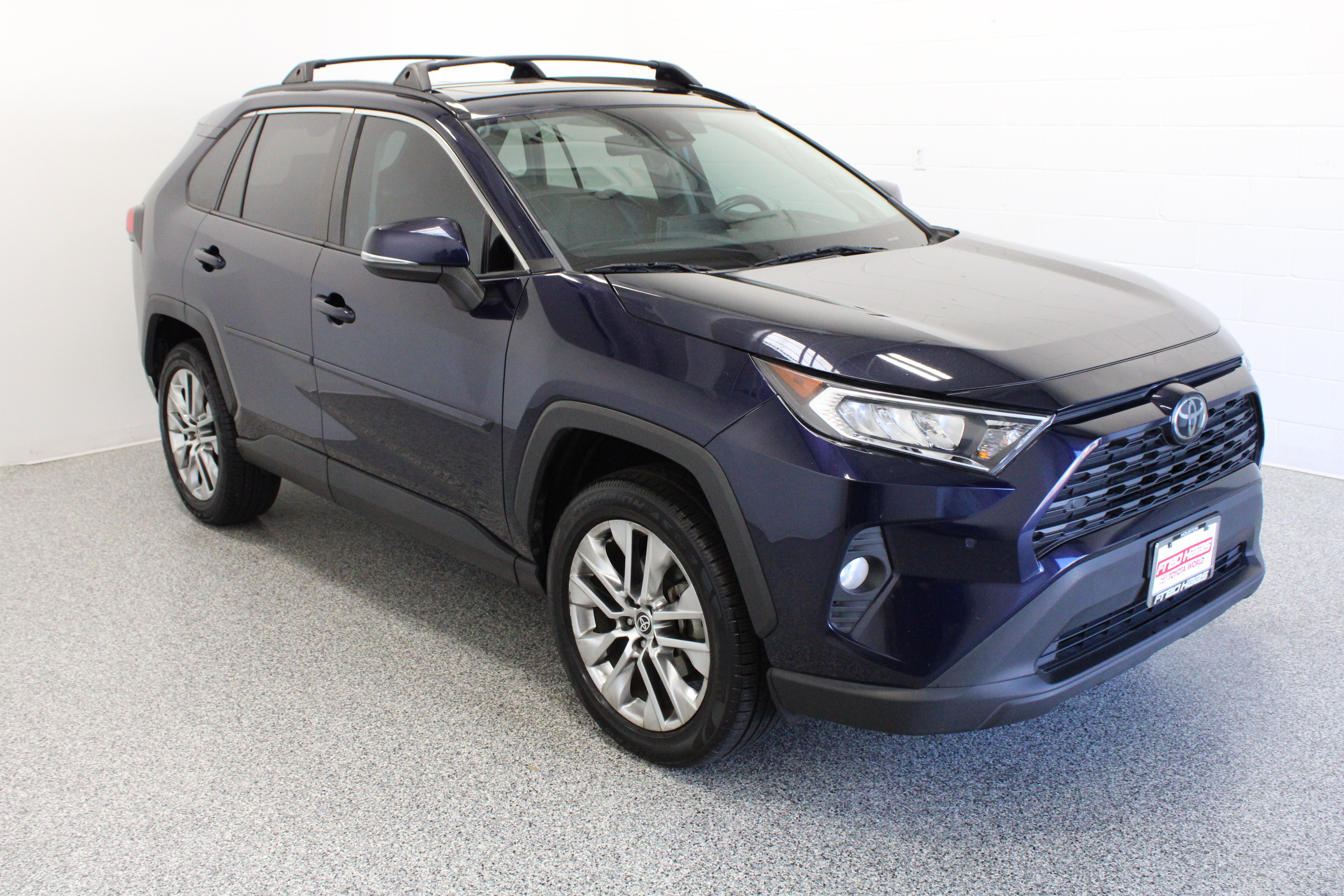 Used 2021 Toyota RAV4 XLE Premium FWD image 4