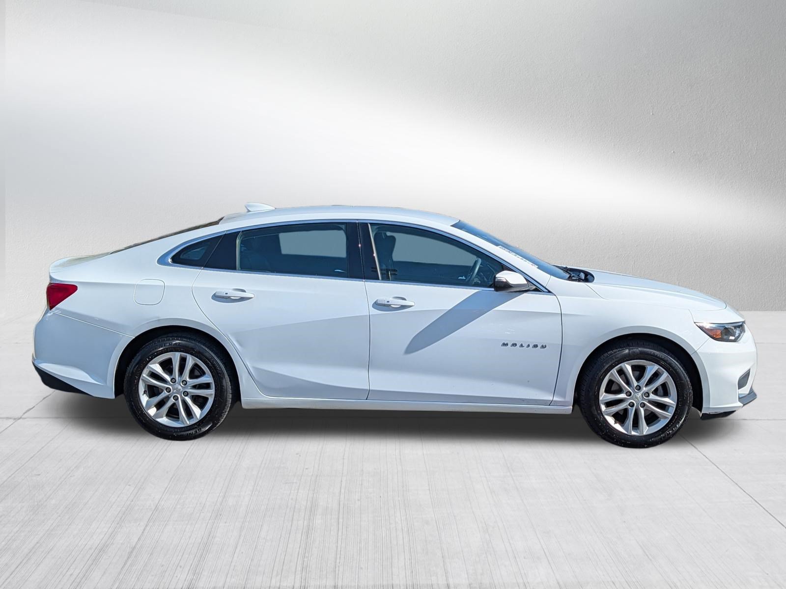 Used 2017 Chevrolet Malibu LT FWD image 8