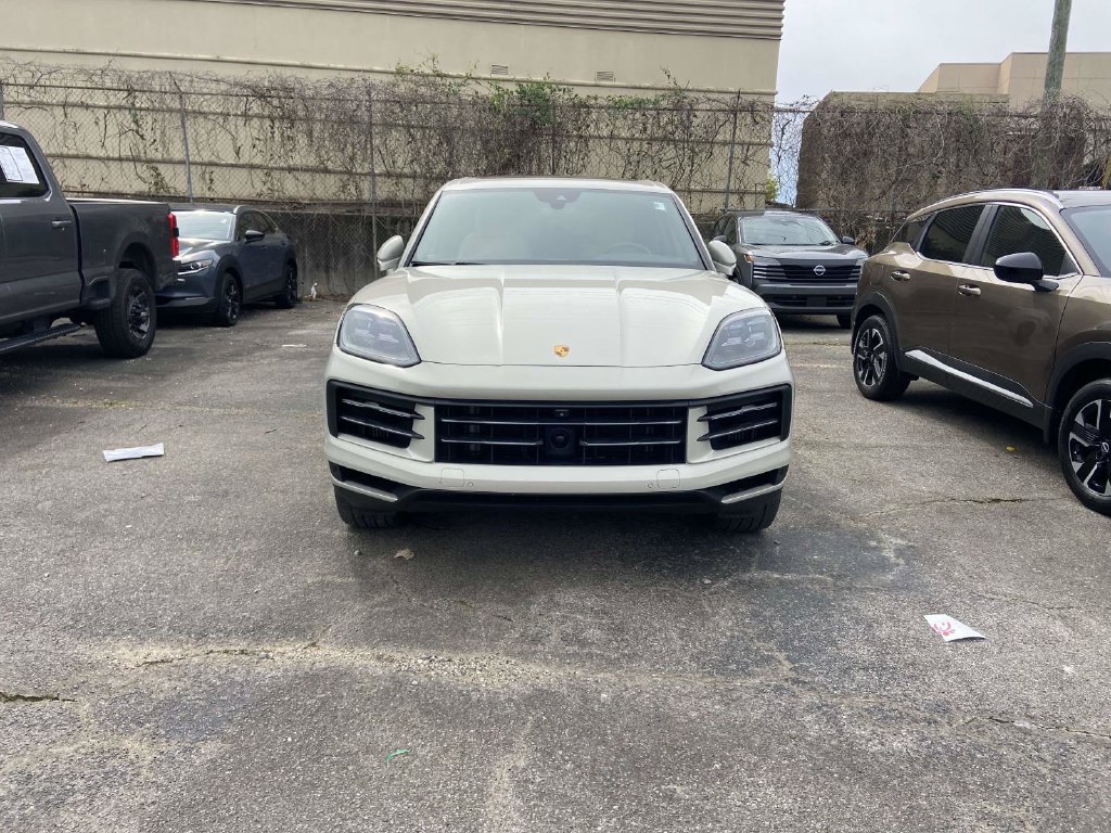 Used 2024 Porsche Cayenne AWD/4WD image 2