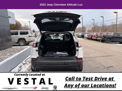 Used 2023 Jeep Cherokee Altitude Lux image 10