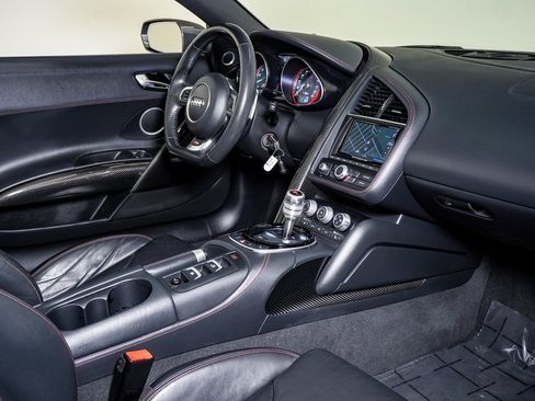 Used 2015 Audi R8 V10 w/ Full Leather Package image 18