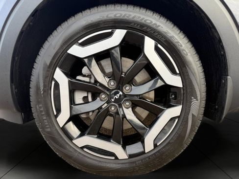 Certified 2025 Kia Telluride EX w/ EX Captain's Chair Package image 3