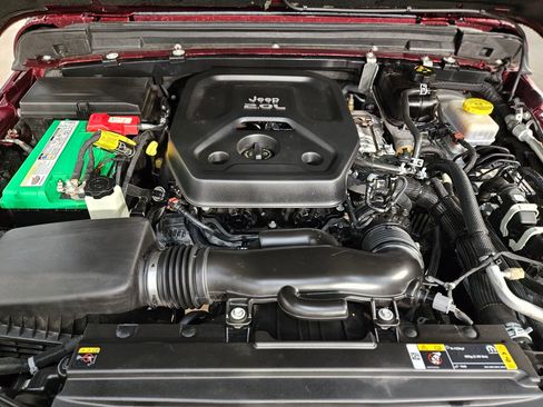 Used 2021 Jeep Wrangler Unlimited Sahara w/ Cold Weather Group image 19