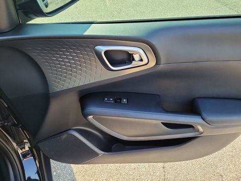 Used 2020 Kia Soul S FWD image 10