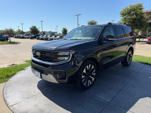 Certified 2025 Ford Expedition Platinum w/ Driver's Package AWD/4WD image 3