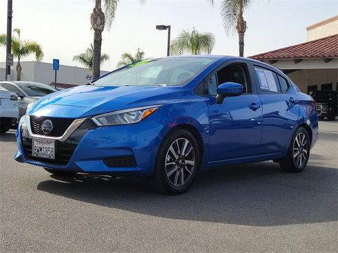 Used 2020 Nissan Versa SV image 5