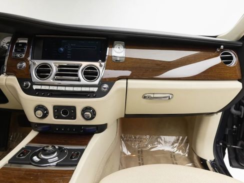Used 2010 Rolls-Royce Ghost RWD image 20