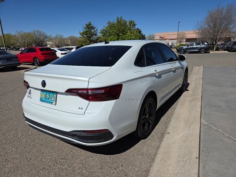 Used 2023 Volkswagen Jetta SE w/ Panoramic Sunroof Package image 3