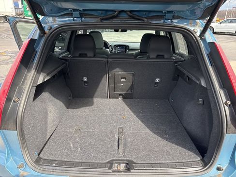 Certified 2023 Volvo XC40 B5 Plus w/ Climate Package image 42