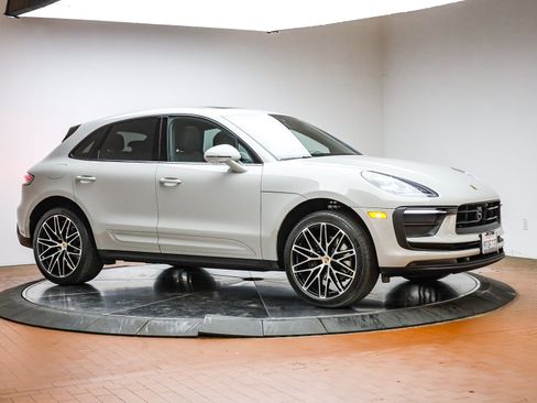 Used 2025 Porsche Macan image 13