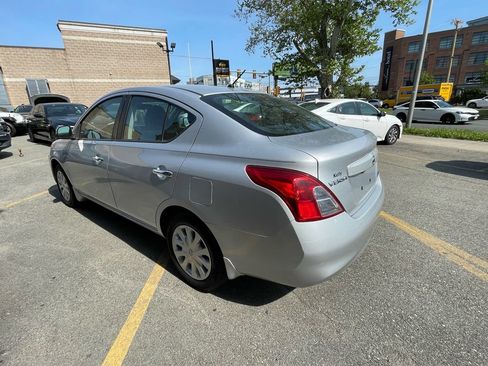 Used 2012 Nissan Versa SV FWD image 5