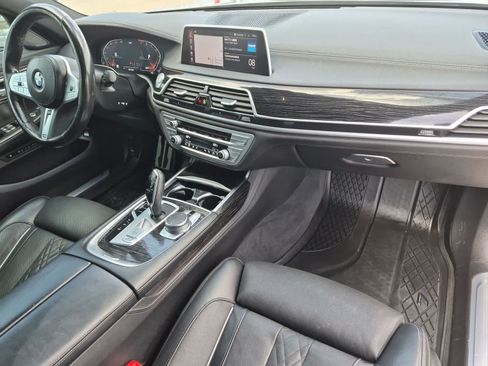 Used 2022 BMW 740i w/ M Sport Package RWD image 29