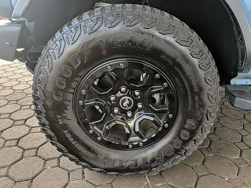 Used 2023 Ford Bronco Wildtrak image 10