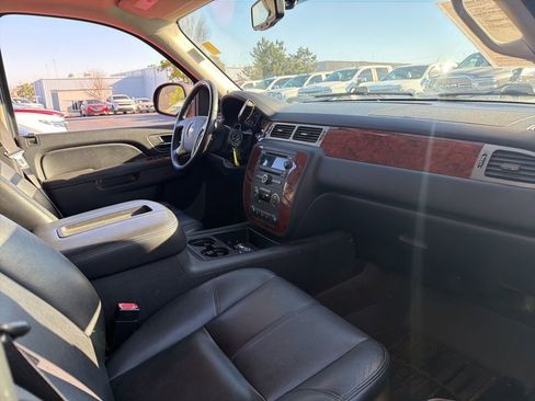 Used 2012 Chevrolet Suburban LT w/ Luxury Package image 5