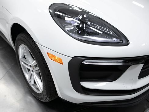 Certified 2024 Porsche Macan AWD/4WD image 12