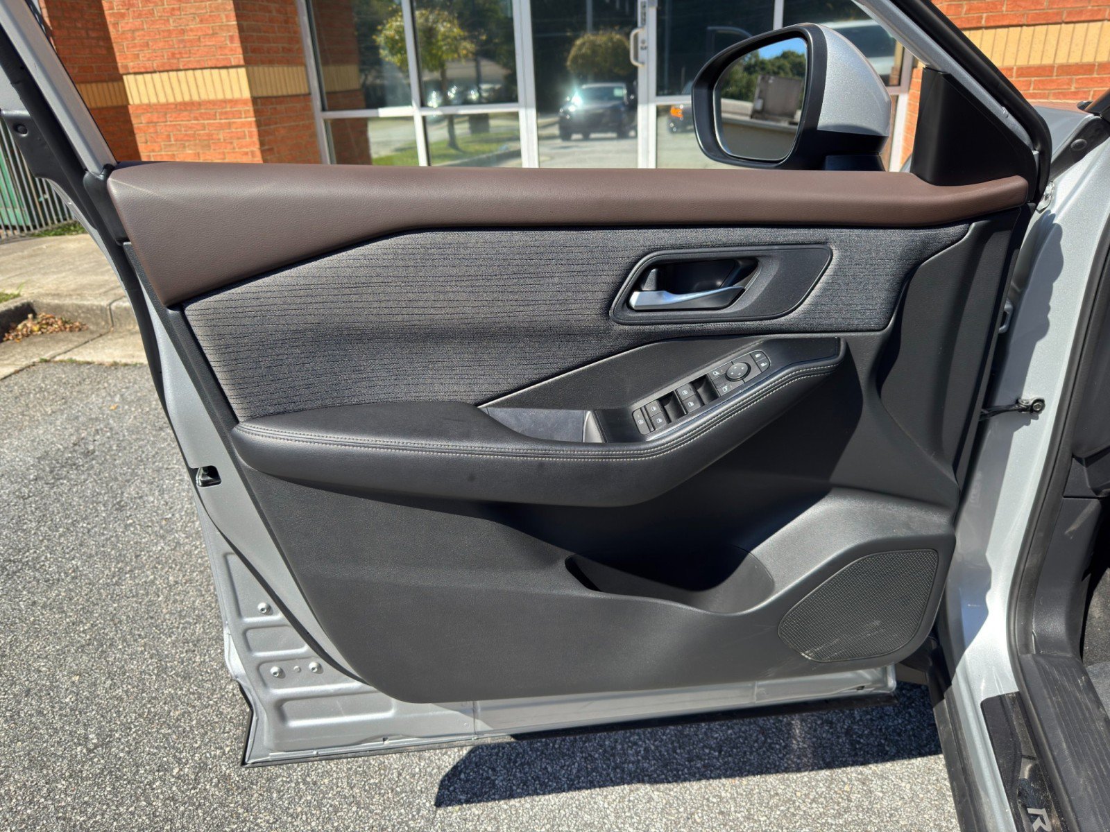 Used 2022 Nissan Rogue SV FWD image 36