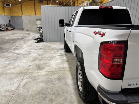 Used 2019 Chevrolet Silverado 2500 W/T AWD/4WD image 9