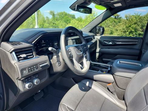 Used 2023 GMC Yukon Denali AWD/4WD image 16