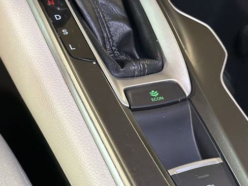 Used 2018 Honda Accord LX image 22