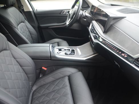 Used 2025 BMW X7 xDrive40i w/ Premium Package AWD/4WD image 12