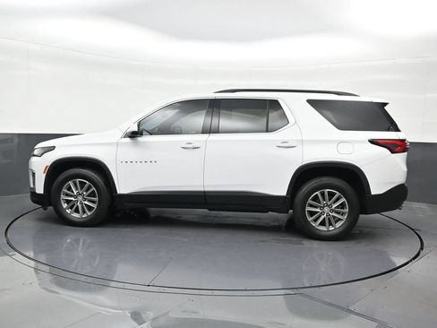 Used 2023 Chevrolet Traverse LT FWD image 2
