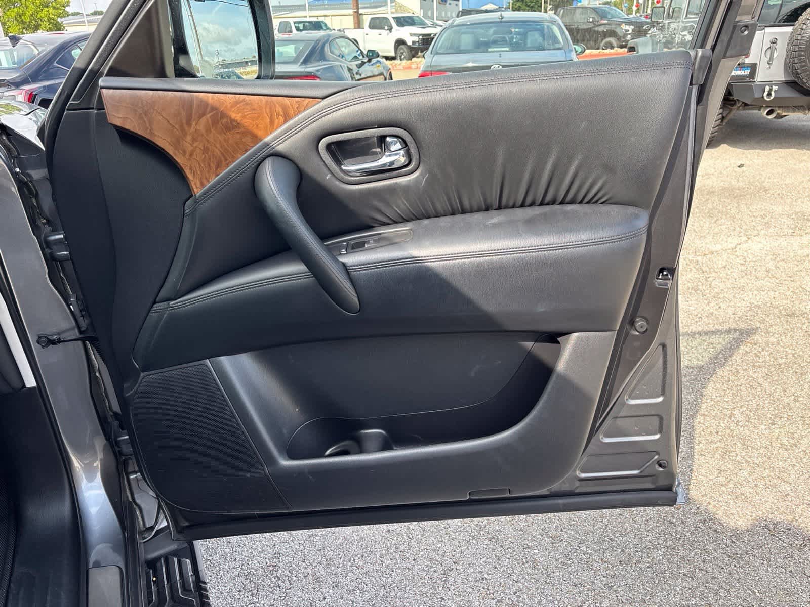 Used 2023 Nissan Armada SL w/ Captain's Chairs Package AWD/4WD image 12