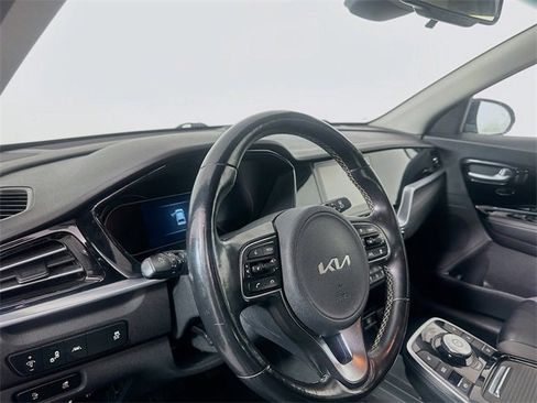 Used 2022 Kia Niro EX w/ Cold Weather Package image 9