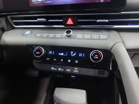 Used 2024 Hyundai Elantra Blue FWD image 15