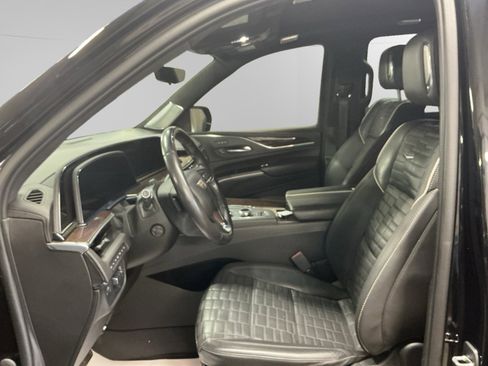 Used 2023 Cadillac Escalade ESV Sport Platinum w/ LPO, ONYX Package image 9