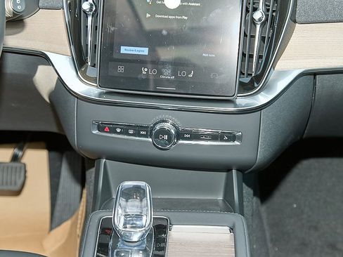 New 2026 Volvo XC90 B6 Plus w/ Protection Package Premier image 29